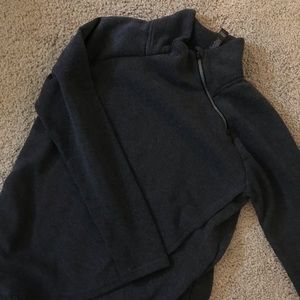 High neck sweatshirt